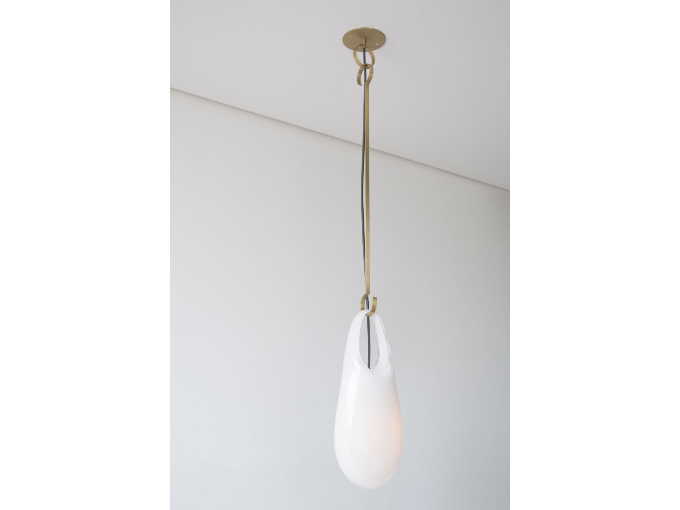 Подвесной светильник из латуни и выдувного стекла SkLO Hold ARCH-00102135 - Вид №4