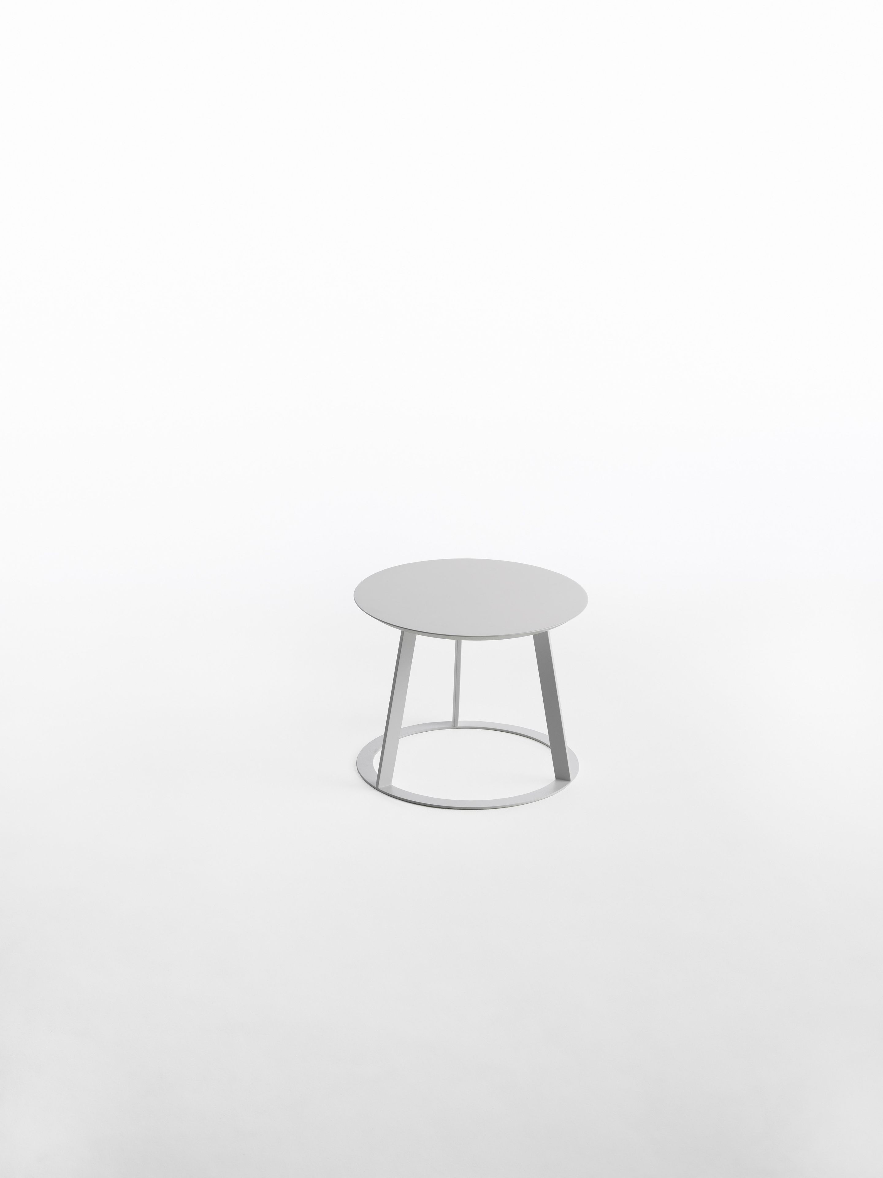 Круглый деревянный журнальный столик для гостиной Casamania & Horm Albino Family ARCH-00077887 - Вид №4