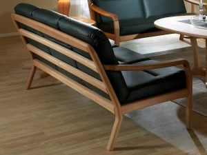 Dyrlund 3-х местный деревянный диван  1250/3