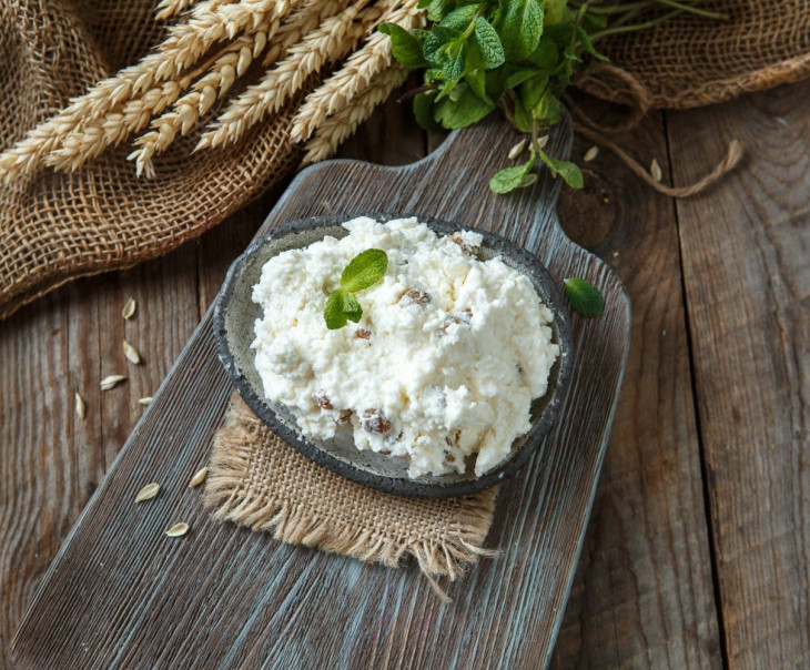 5598 Масса творожная 23% с изюмом Вкусляндия 