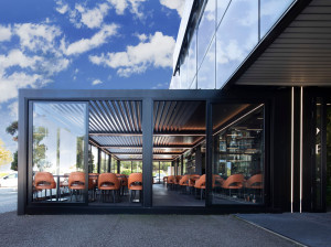 Биоклиматическая беседка из алюминия с поворотными планками