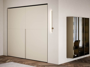 Шкаф с копланарными дверцами