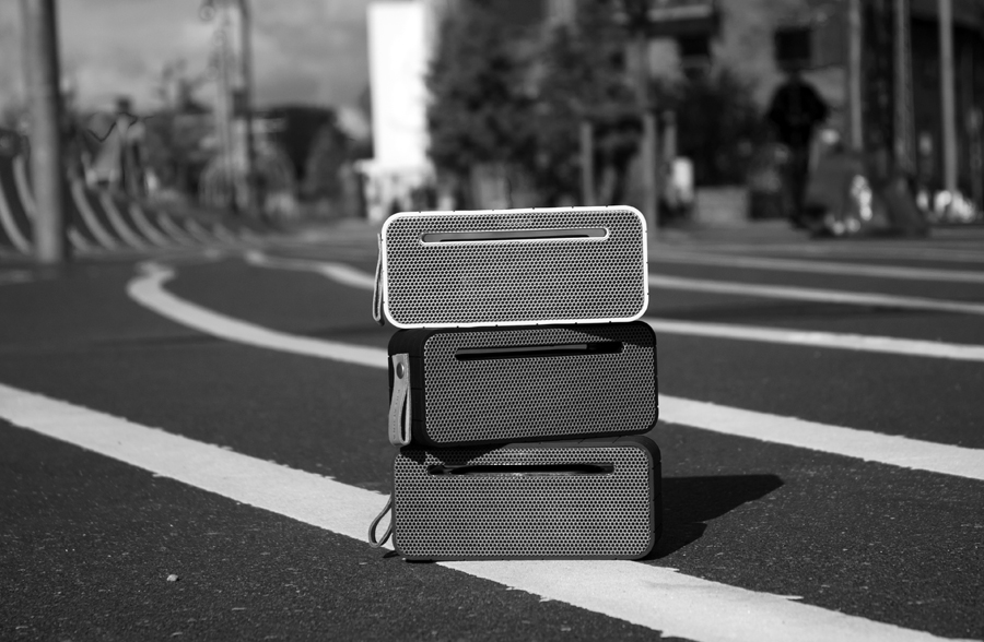 Колонка беспроводная с ремешком aMOVE белая KREAFUNK KFNG61 - Вид №3