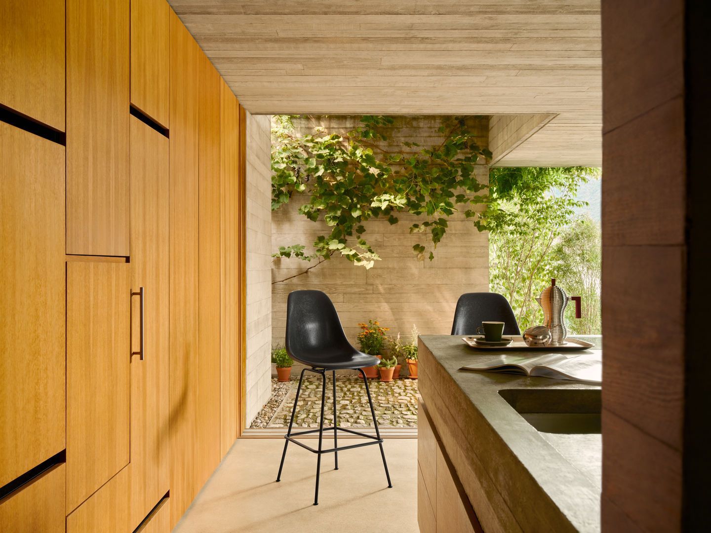 Барный стул из стекловолокна VITRA Eames Fiberglass Chair ARCH-00016541