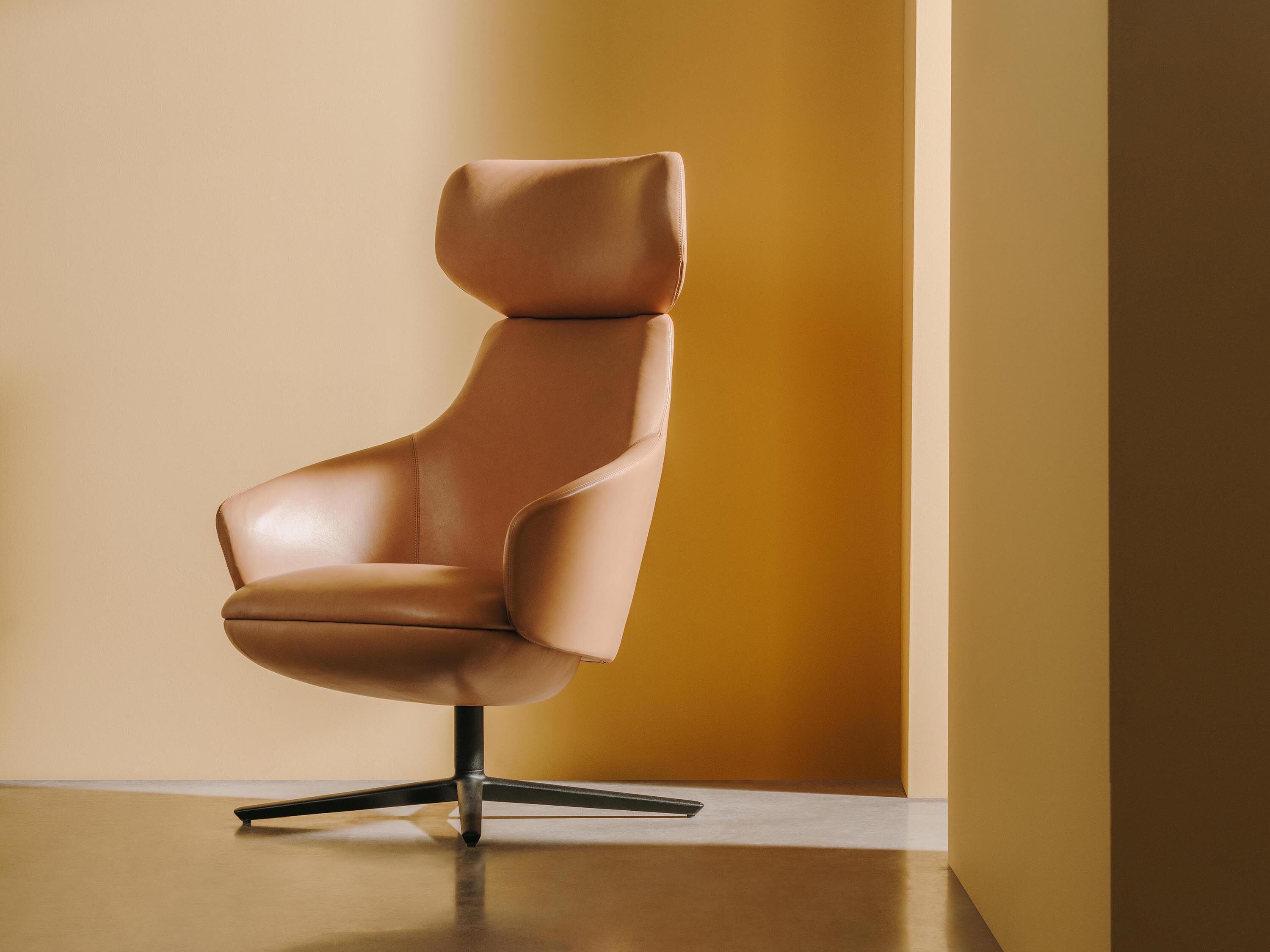 Кожаное вращающееся кресло с высокой спинкой Andreu World Calma Lounge ARCH-00150969