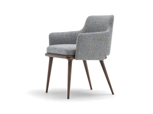 Мягкий тканевый стул с подлокотниками