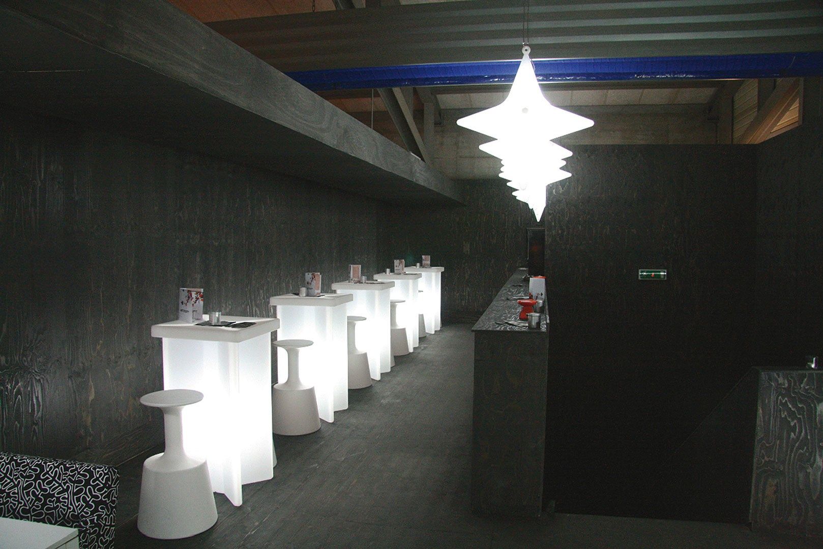 Высокий стол из полиэтилена SLIDE X2 ARCH-00016119 - Вид №2