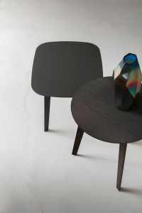 Круглый деревянный журнальный столик