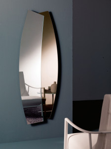 Настенное зеркало