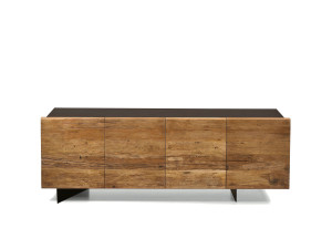 Деревянный шкаф