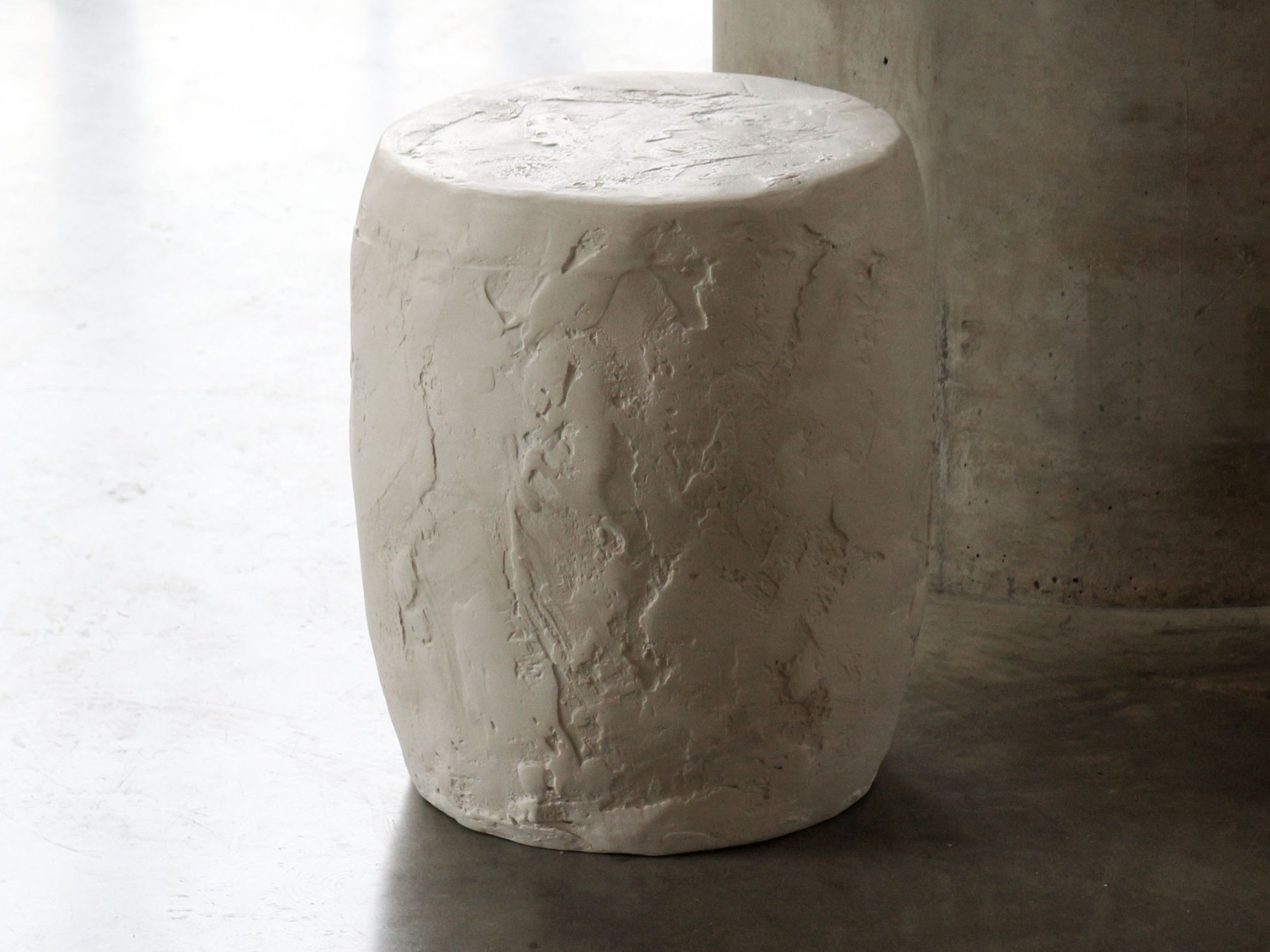 Керамический низкий стул Movimento Gallery Hayden Richér ARCH-00005155