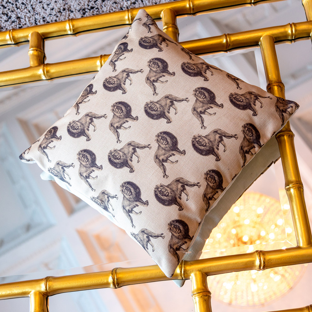 5115134 Интерьерная подушка «Группа львов в бежевом» Object Desire  - Вид №4