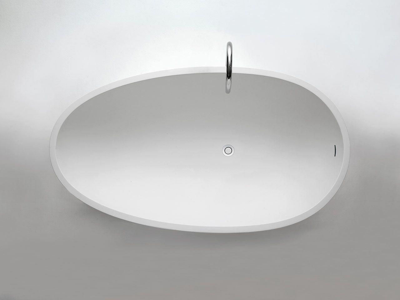 Овальная ванна в центре комнаты в Cristalplant® Agape Spoon XL ARCH-00125077 - Вид №4