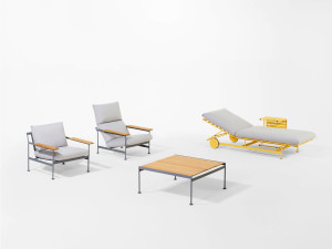 Мягкое тканевое садовое кресло с подлокотниками