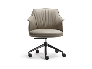 Кожаный офисный стул с низкой спинкой