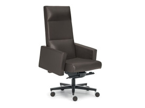 Кожаное вращающееся офисное кресло с высокой спинкой