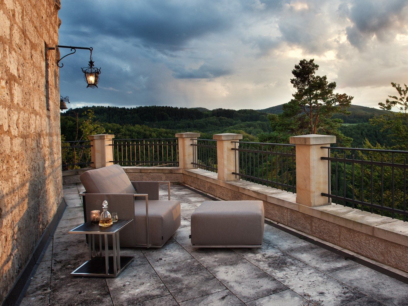 Низкий квадратный журнальный столик с журнальной стойкой FISCHER MÖBEL Люкс ARCH-00153376 - Вид №10