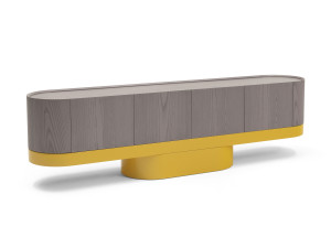 Деревянный шкаф с распашными дверями