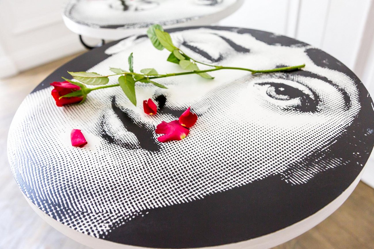 Кофейный столик круглый черно-белый с рисунком 50 см "Намек" Fornasetti BYOBJECT FORNASETTI 014302 Белый;черный Object Desire  - Вид №4