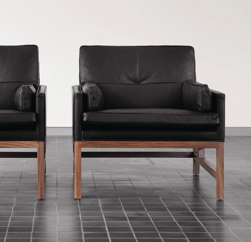 BassamFellows Кожаное кресло с подлокотниками Wood frame lounge Cb-50 - Вид №6