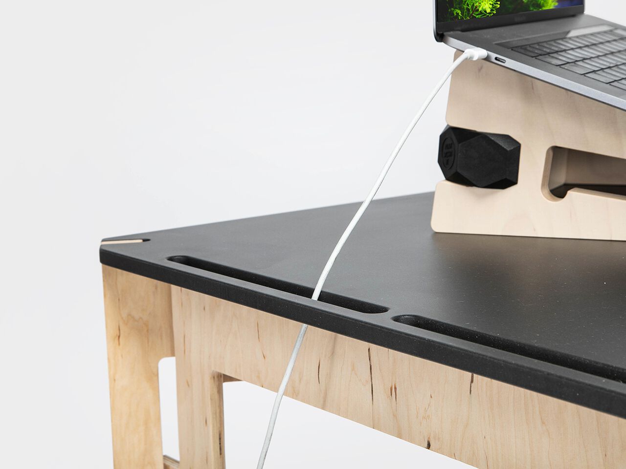 Прямоугольный рабочий стол из березы с системой кабельных втулок Esposit Karya ARCH-00041598 - Вид №5