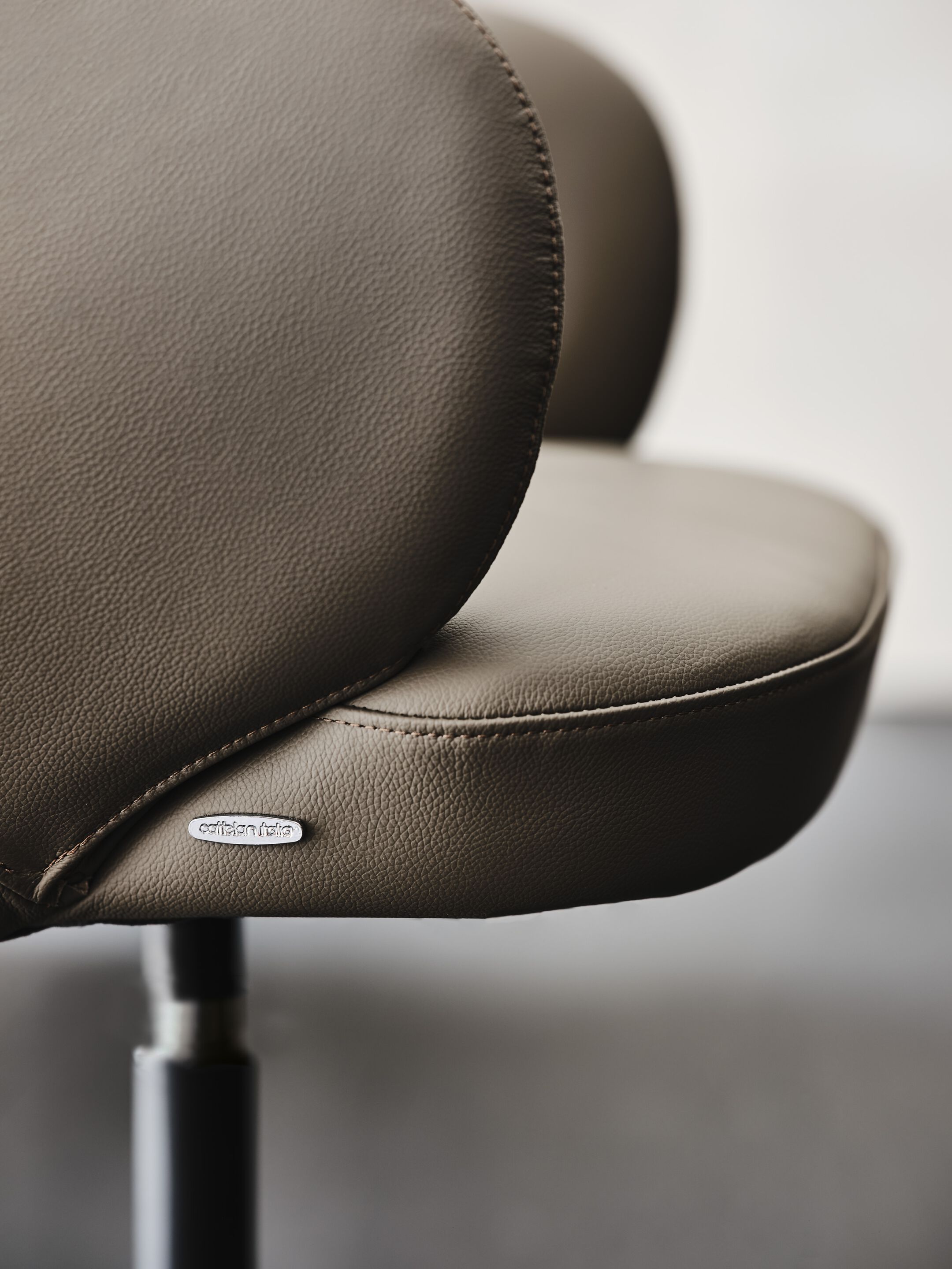 Мягкое вращающееся кресло с подлокотниками Cattelan italia BOMBÈ X ARCH-00119548 - Вид №6