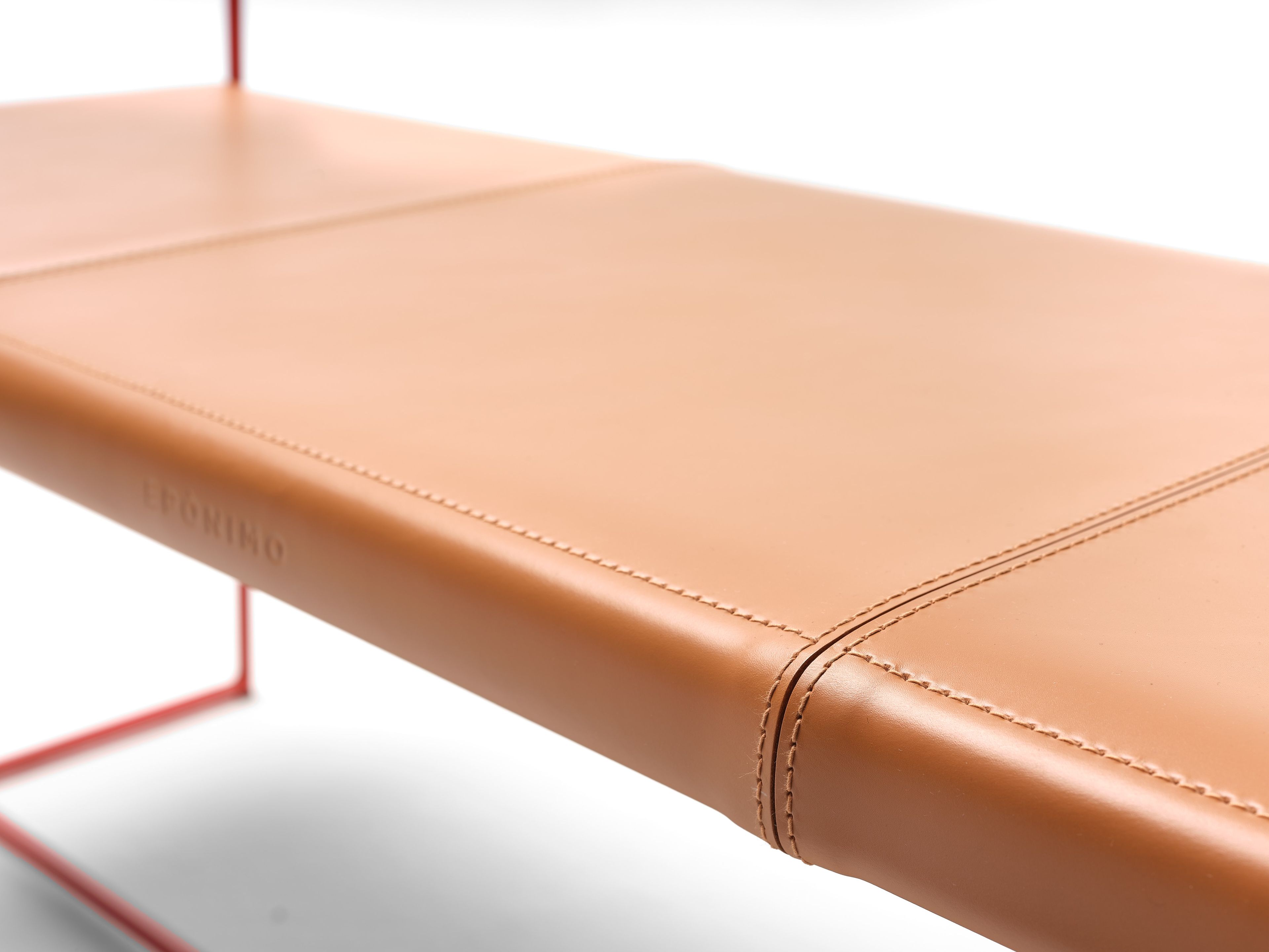 Скамейка из окрашенной стали и кожи EPÒNIMO New Outline ARCH-00149701 - Вид №3