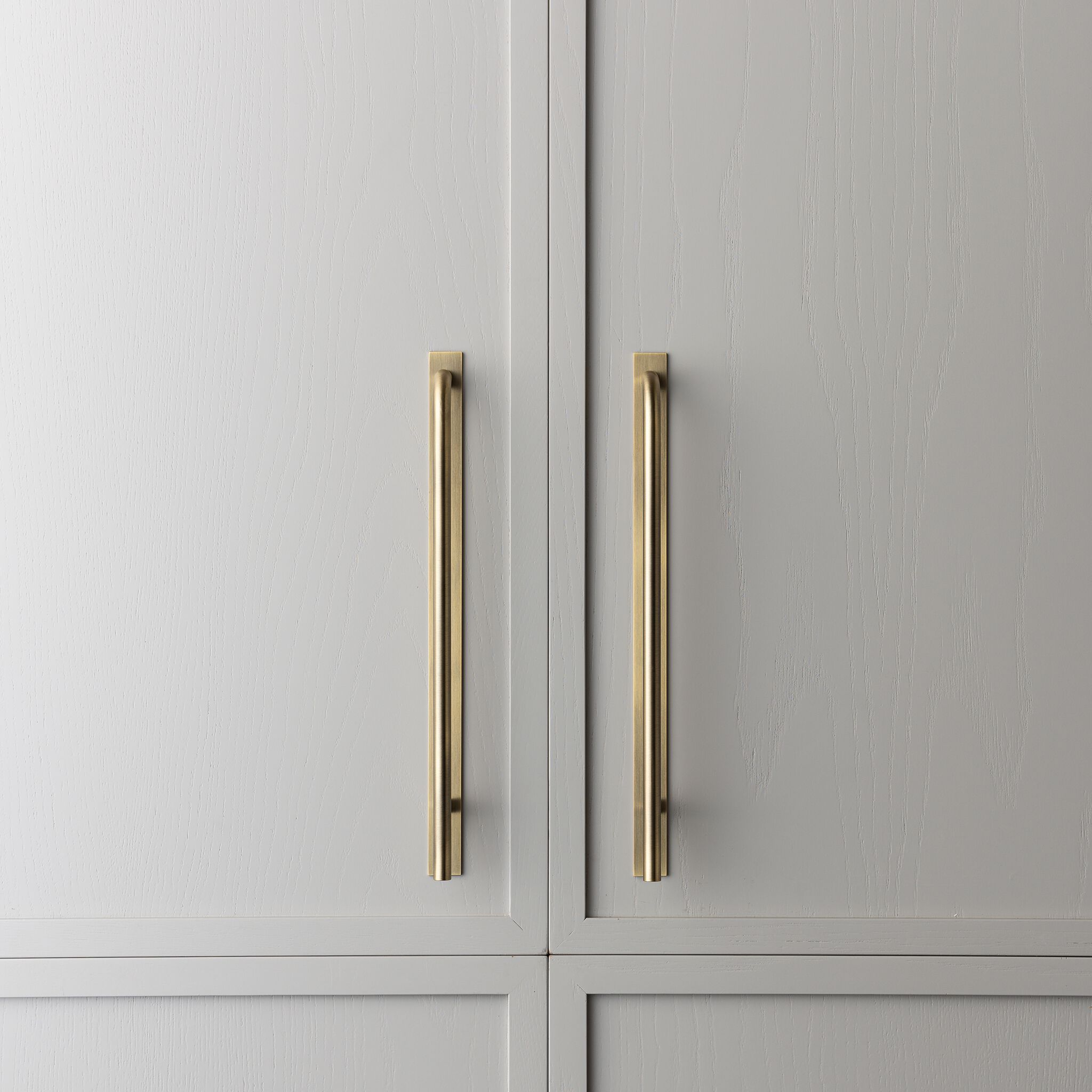 Латунная мебельная ручка на пластине Lo & Co Interiors Brera ARCH-00145478 - Вид №30