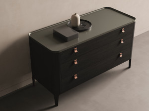 Деревянный комод