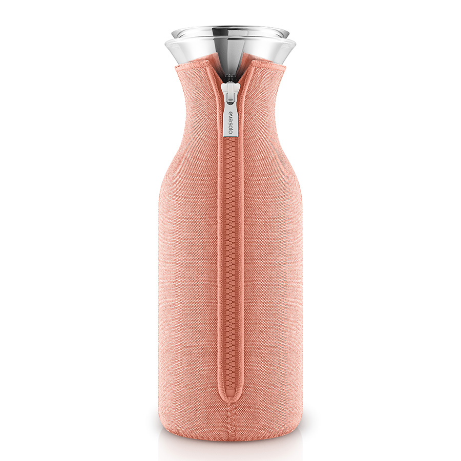567989 Графин fridge в неопреновом текстурном чехле, 1 л, персиковый Eva Solo 