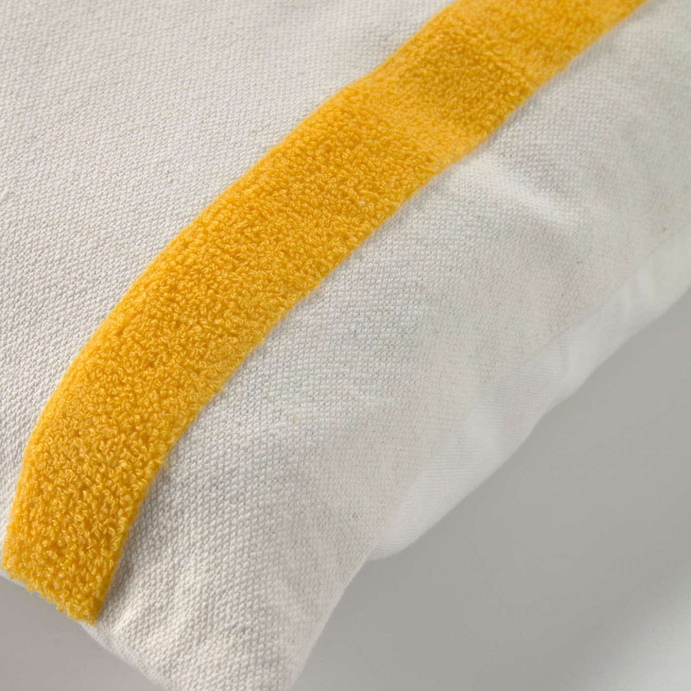 090137 Чехол для подушки с синим полукругом и полосками La Forma Natala 