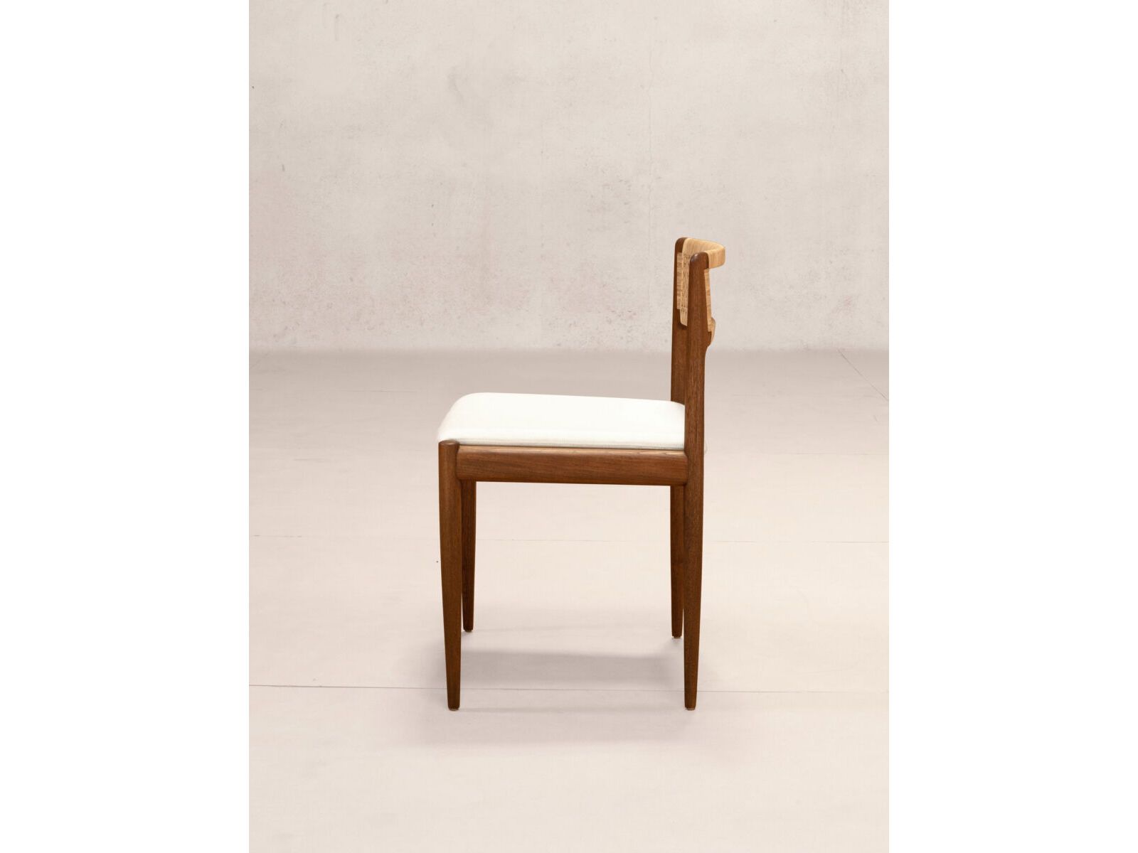 Мягкий стул из тикового дерева Phantom Hands Tangāli ARCH-00042099 - Вид №3