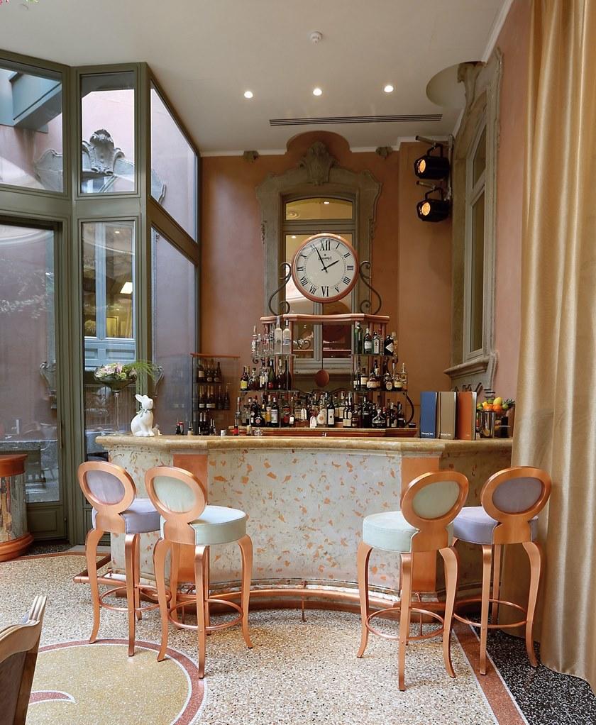 Arnaboldi Interiors Низкий табурет из экокожи с подставкой для ног sun-id-1419353 - Вид №1