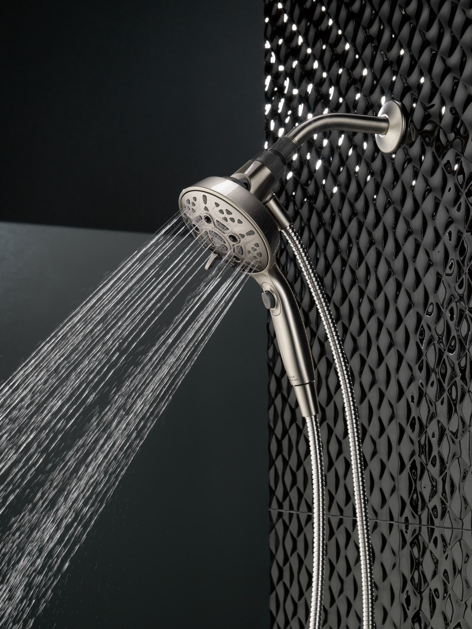 Ручной душ SureDock ™ с 7 настройками Delta Faucet 75707SN - Вид №12