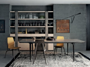 Деревянный прямоугольный обеденный стол