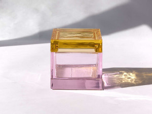 Двухцветный контейнер из дутого стекла