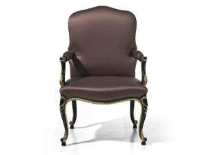 Тканевое кресло с подлокотниками