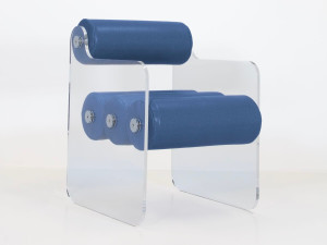 Стул с подлокотниками