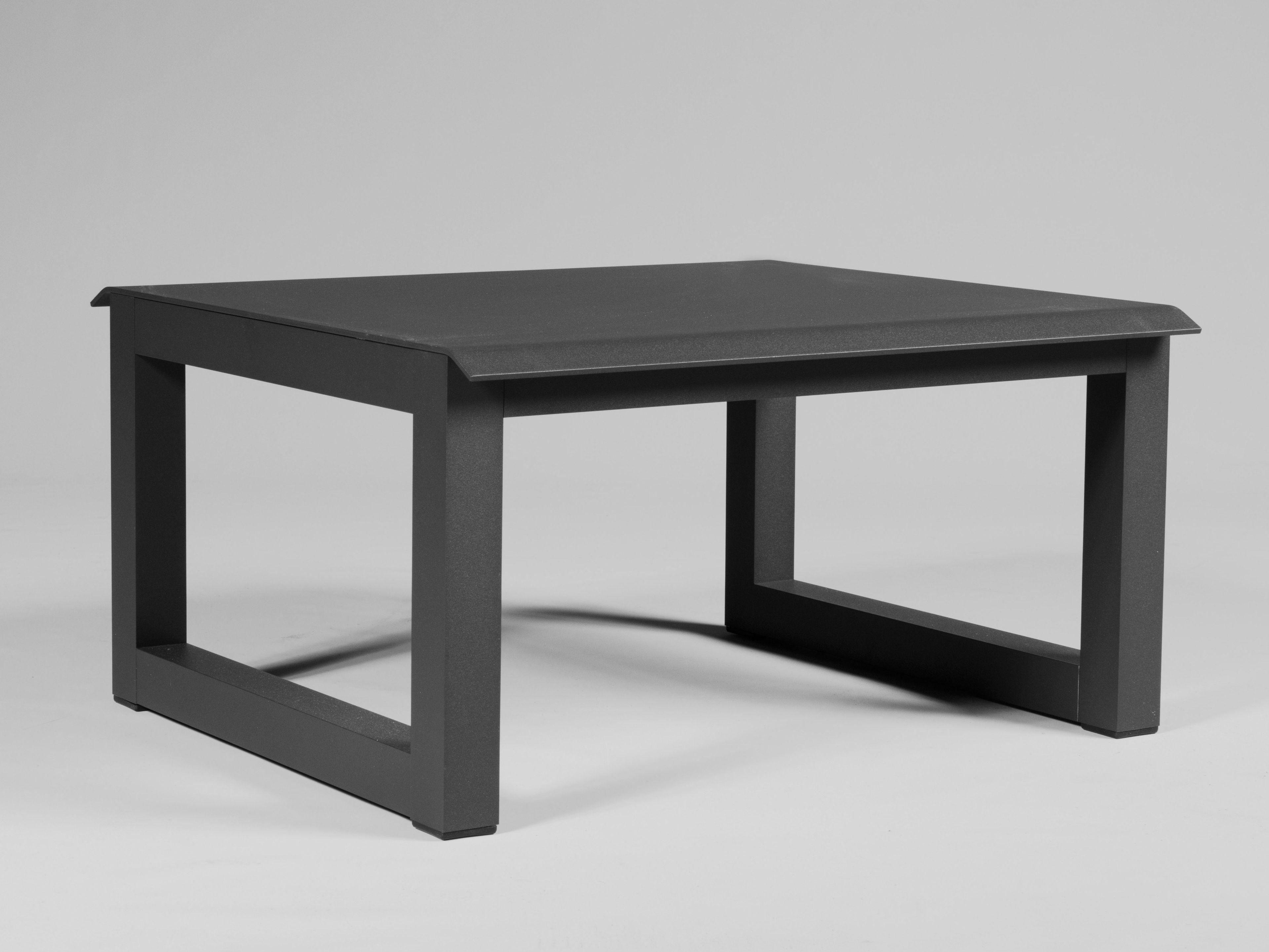 Алюминиевый квадратный низкий стол Sachi Шипы ARCH-00009307