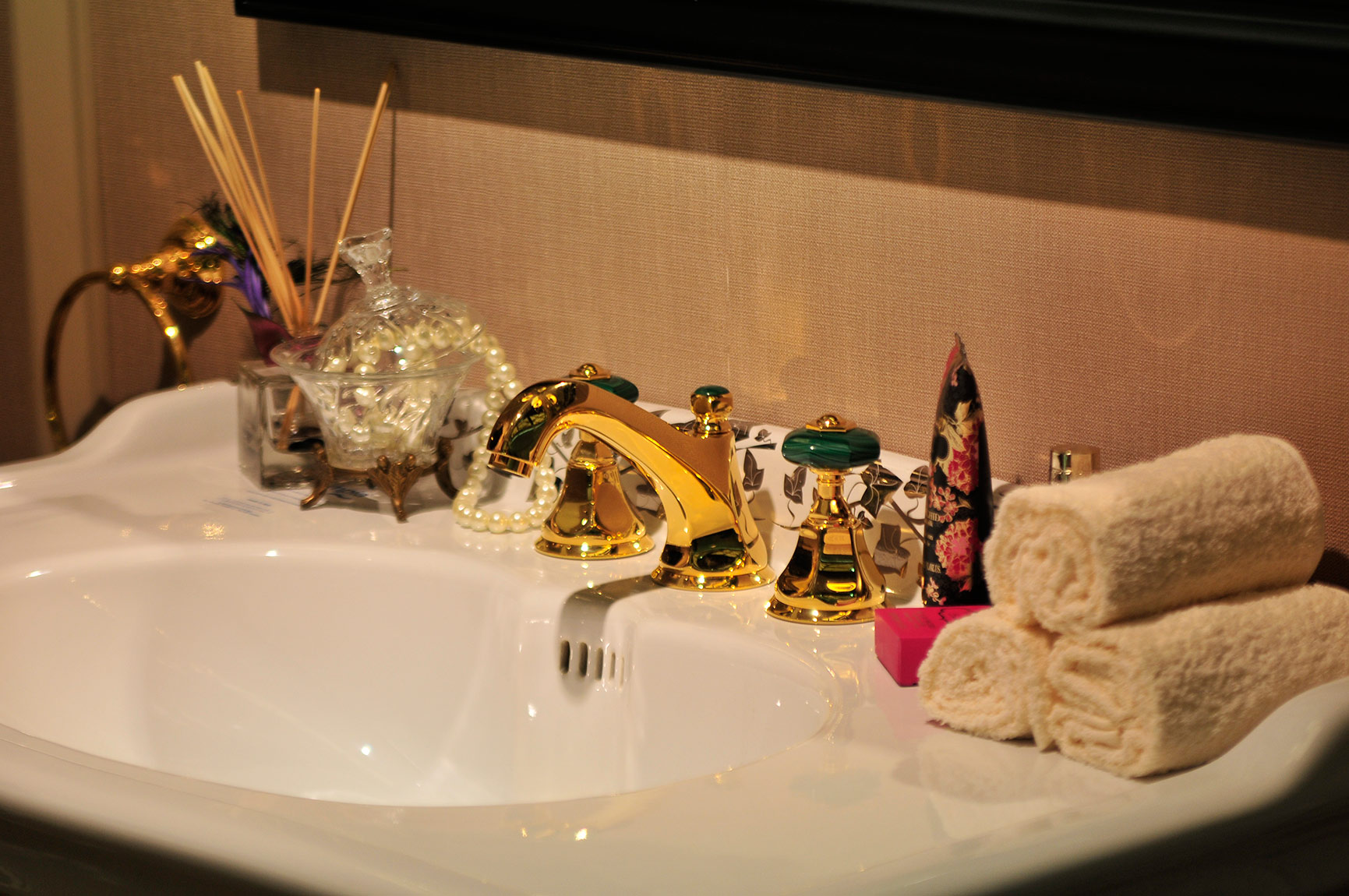 1932 ** 15C Смеситель для раковины на одно отверстие Nicolazzi Series Teide Chic  - Вид №1