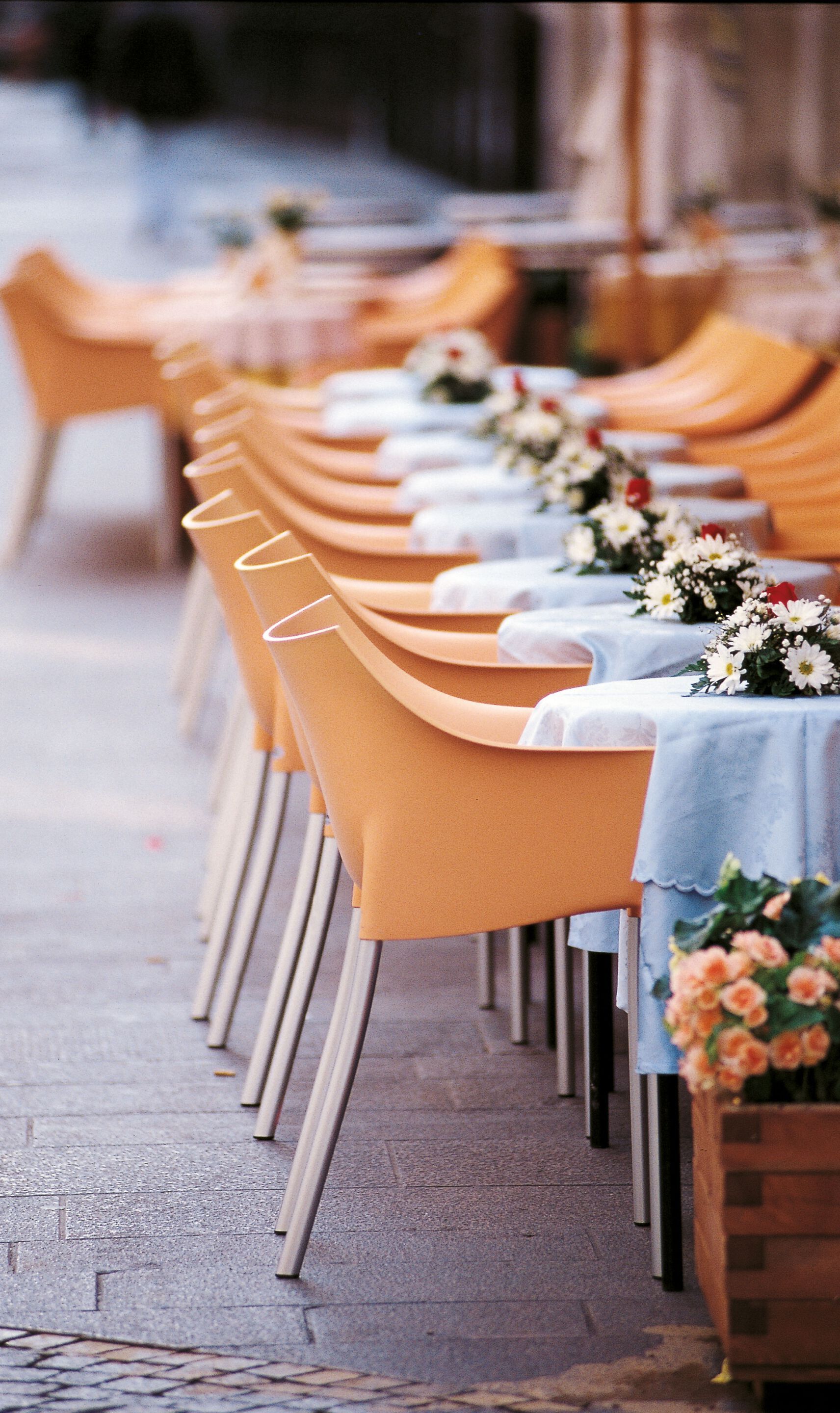 Полипропиленовый круглый садовый стол Kartell DR. NA ARCH-00137108 - Вид №1