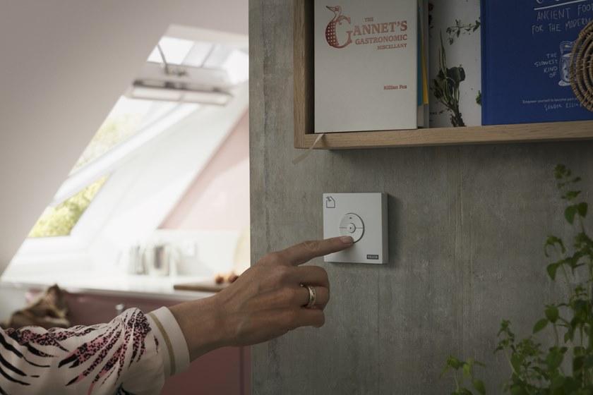 Velux Окно электрического фрамуги Finestre da tetto a vasistas sun-id-1396597 - Вид №1