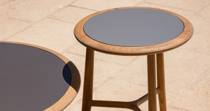 Круглый стол из тикового дерева с керамической столешницей