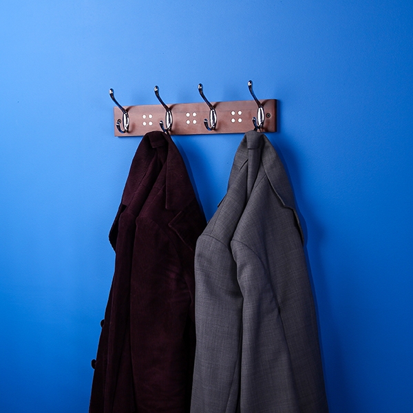 Вешалка  с декором «круги», 400x70x50 мм, орех LJPS0028 Public Steel Россия  - Вид №1