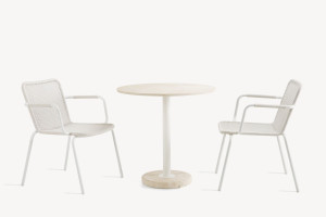 Круглый травертиновый стол