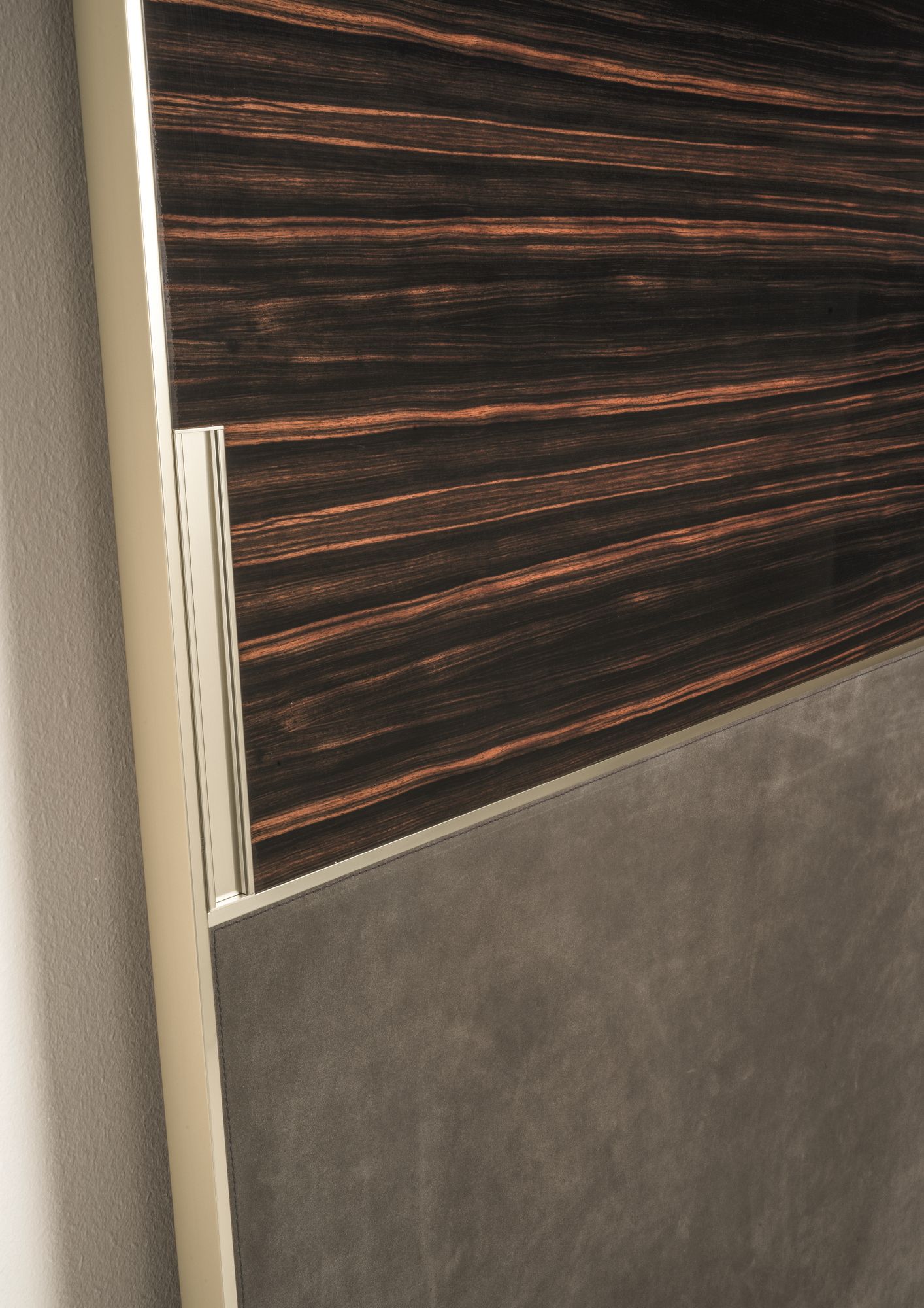 Кожаная дверь Longhi Aluminiun Chic-Doors ARCH-00099385