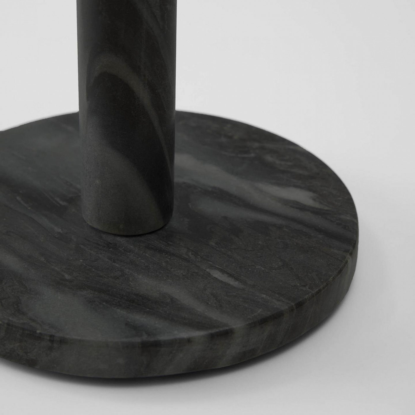 092431 Держатель для рулонных полотенец мраморный черный La Forma Johana 