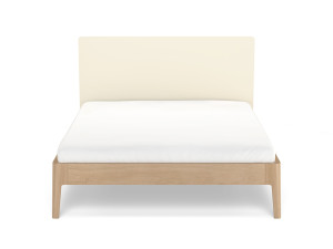 Деревянная кровать