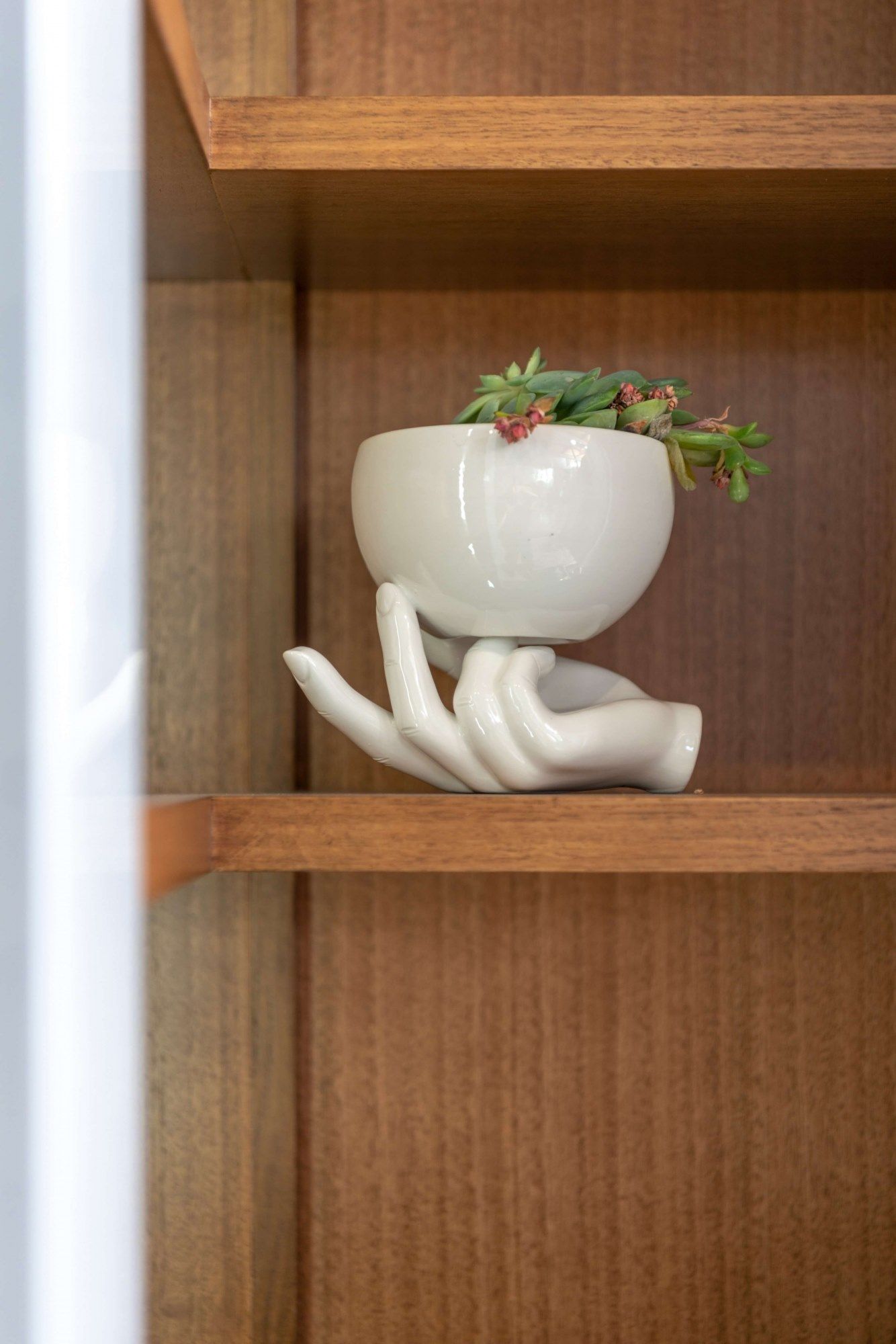 Кухня из эвкалипта с ручками на заказ с полуостровом Martini Interiors эссенция ARCH-00072314 - Вид №10