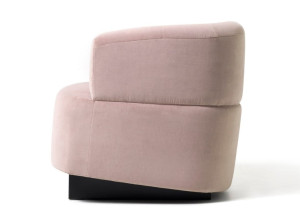 Тканевое кресло с подлокотниками